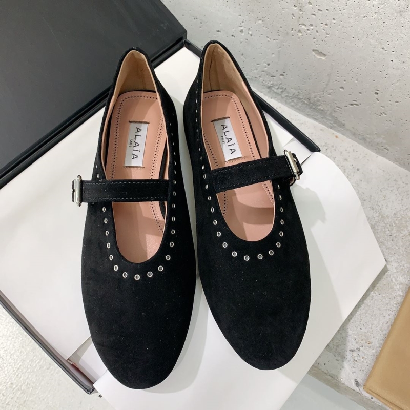 Other flat shoes